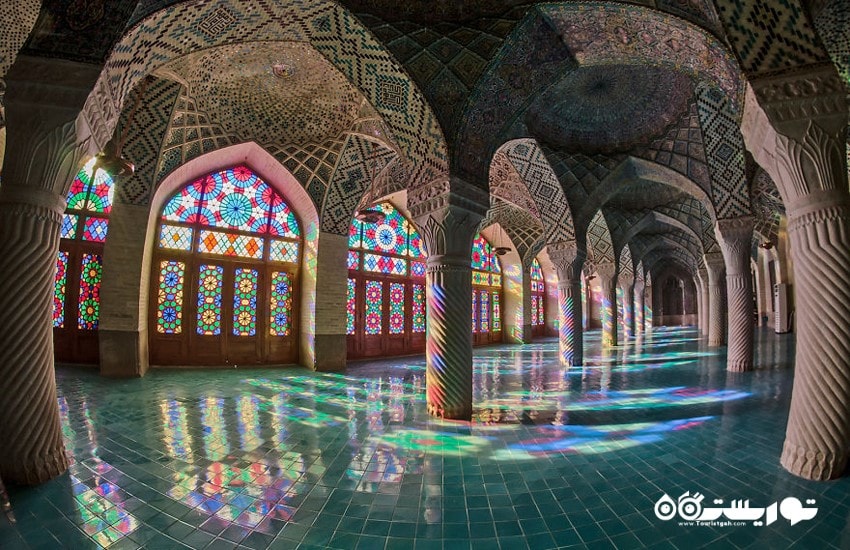 مسجد نصیر الملک، مسجدی از رنگ ها