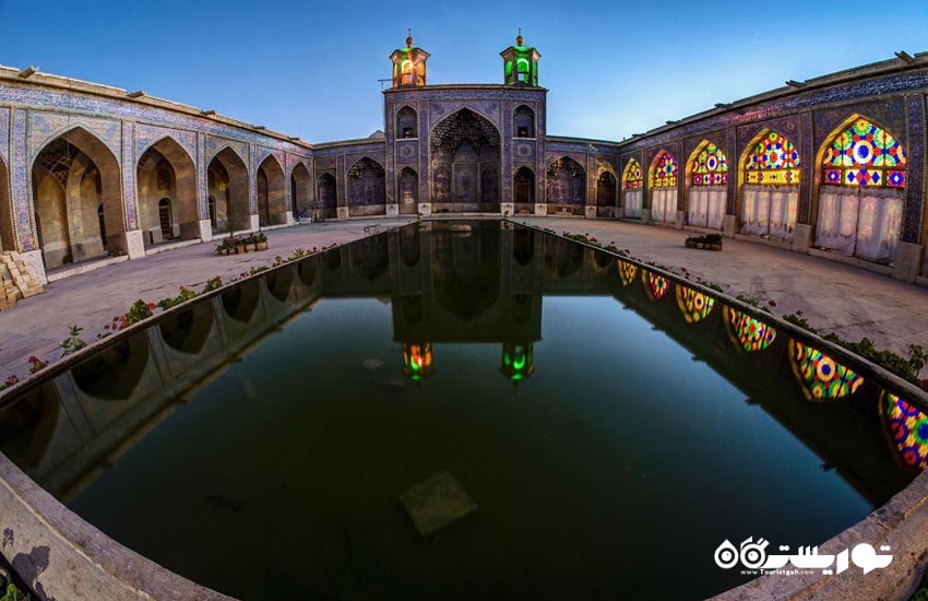 حیاط مسجد نصیر الملک