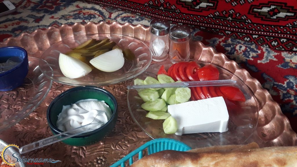 صبحانه در جاده چالوس در سایت سفرنامه
